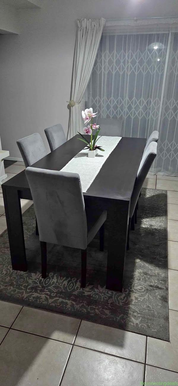 Dining Table & Chairs