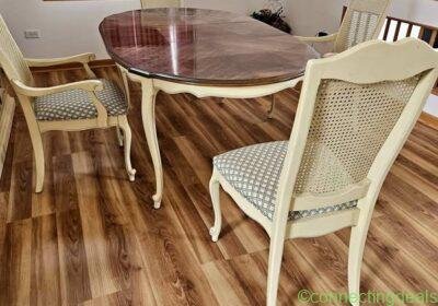 Free ad: Dinner table in Chicago. Dinner table in Chicago