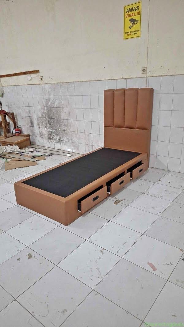 Divan laci dan sandaran