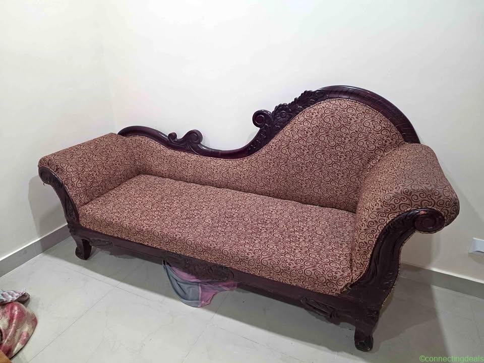 Diwan, Daikin AC, Single recliner for Sale