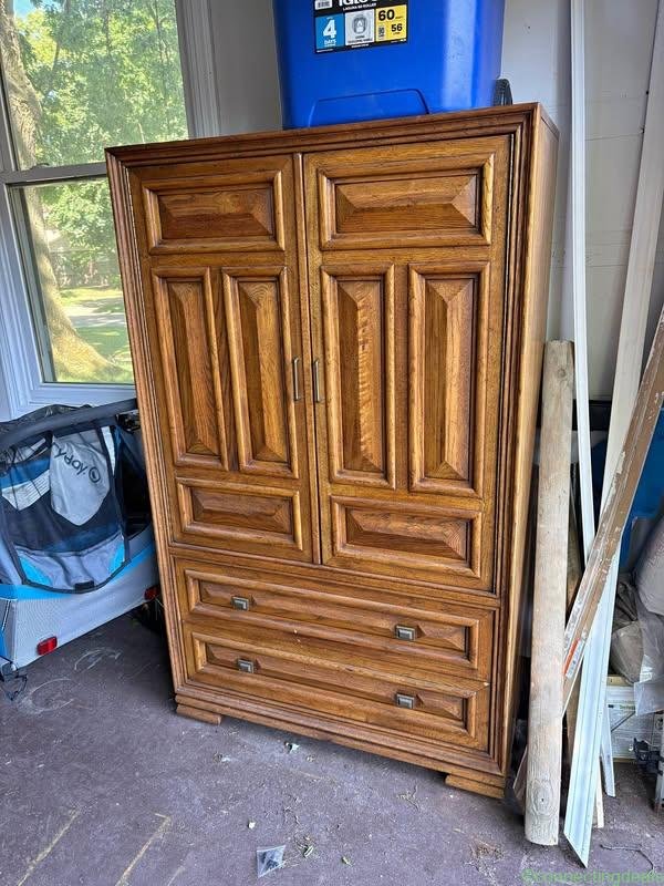 Dresser cabinet