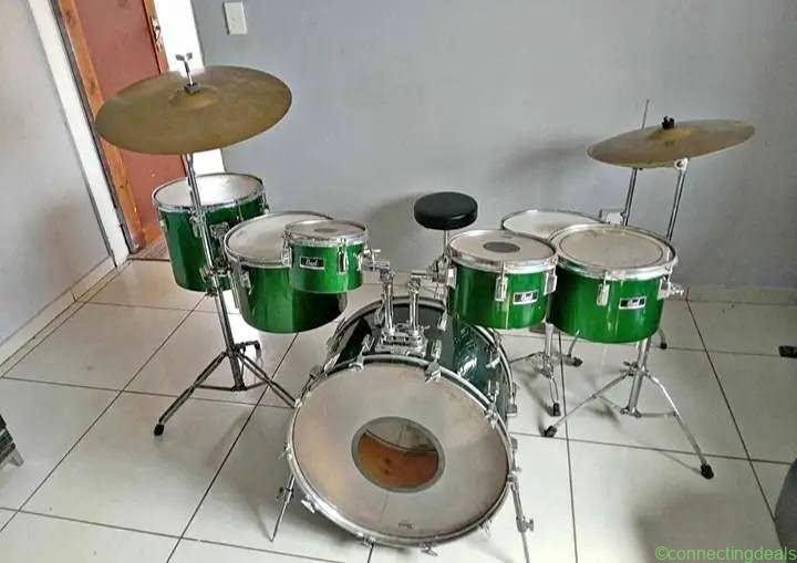 DRUMS SET