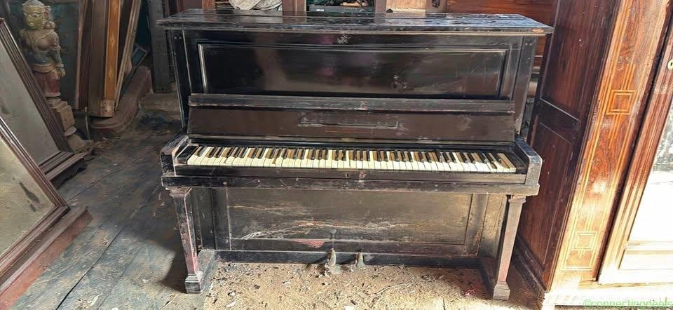 Dummy piano challenge and son London inside the
