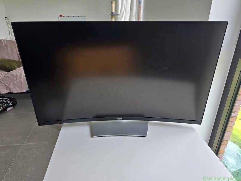 Écran Dell incurvé 32″ 4K avec hauteur réglable