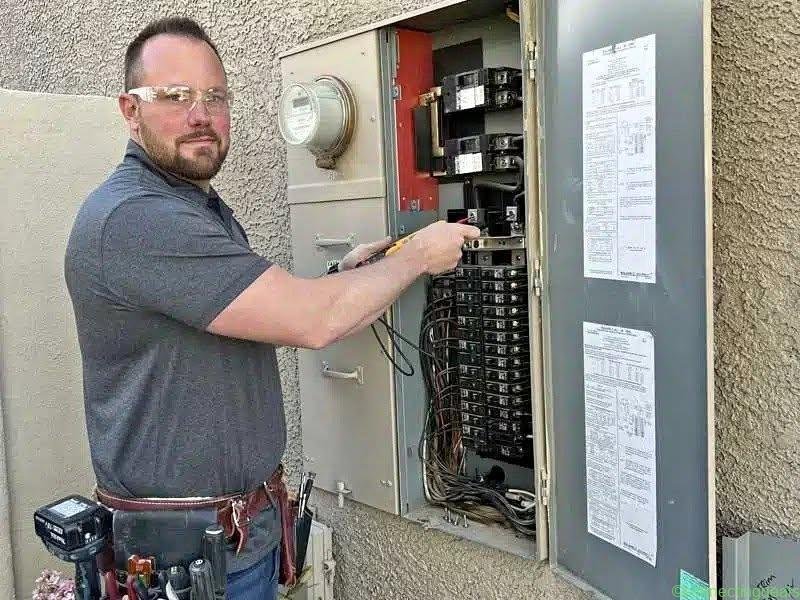EleCtriTion sERVICE AvaiLabLe ELeCTRICaL SERvICES