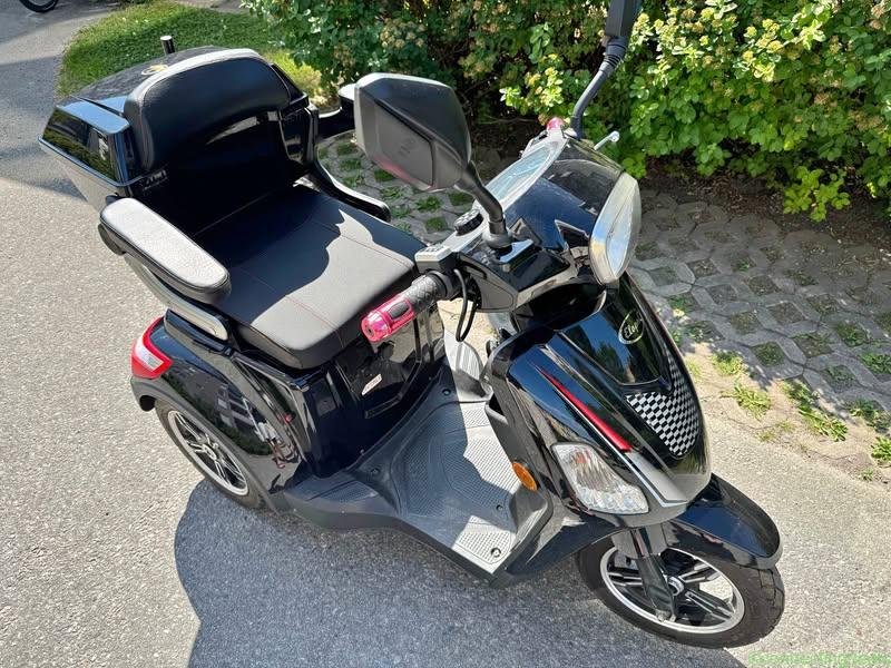 Eloped promenadskooter