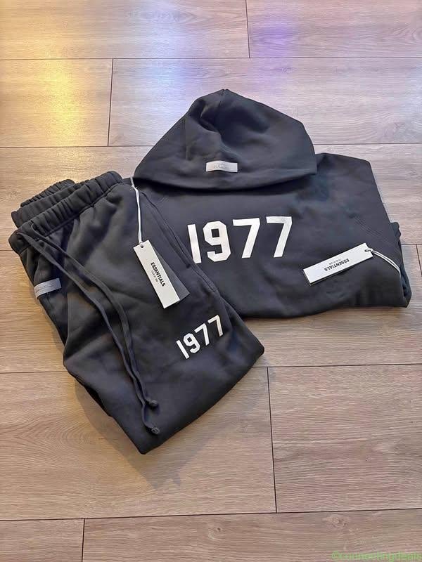 Essentials 1977 maat M