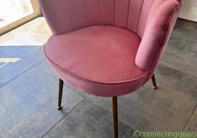 Free ad: Fauteuil rose in Paris. Fauteuil rose in Paris