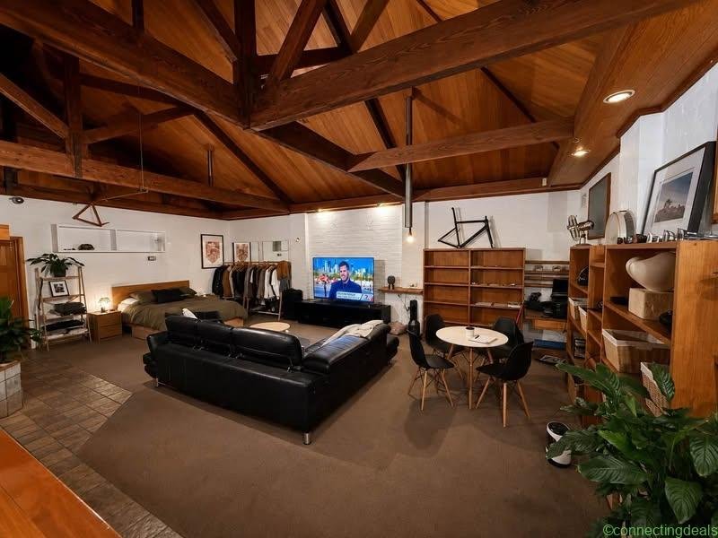 Fitzroy open plan apartment airbnb