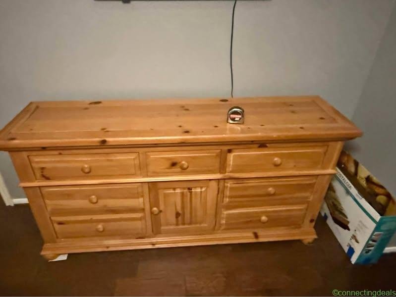 Free – Dresser
