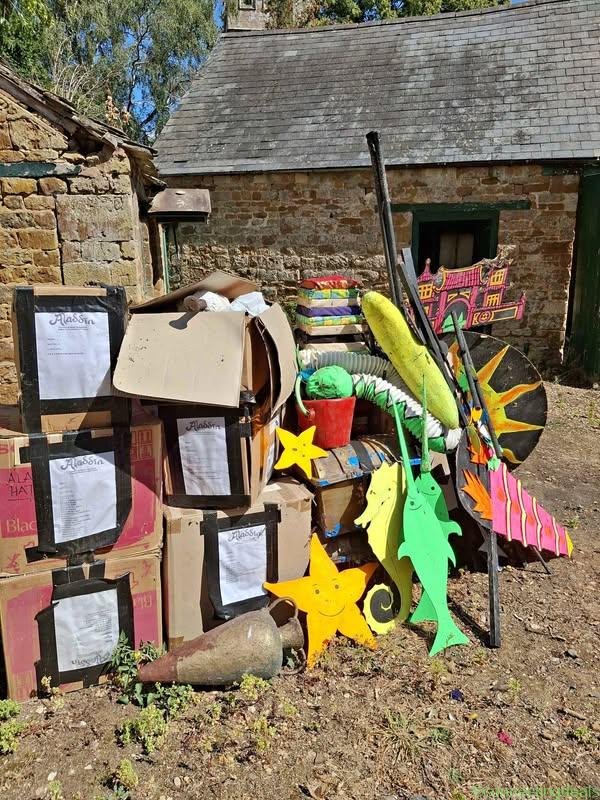 Free.. lots of panto props