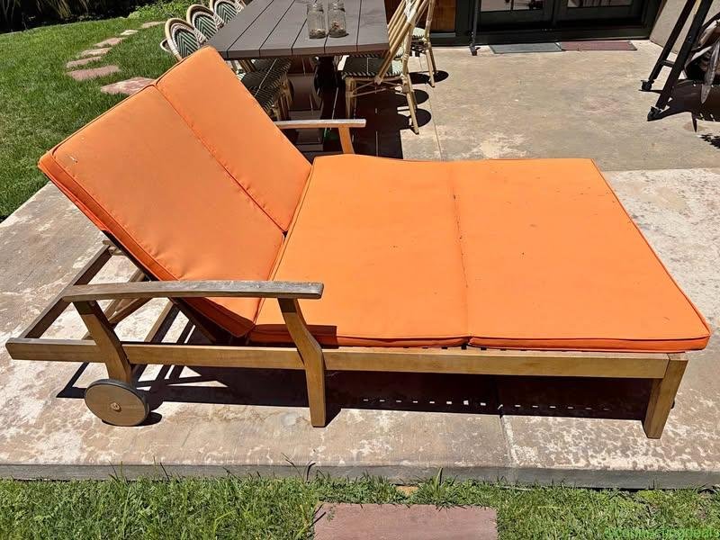 Free outdoor lounge chair