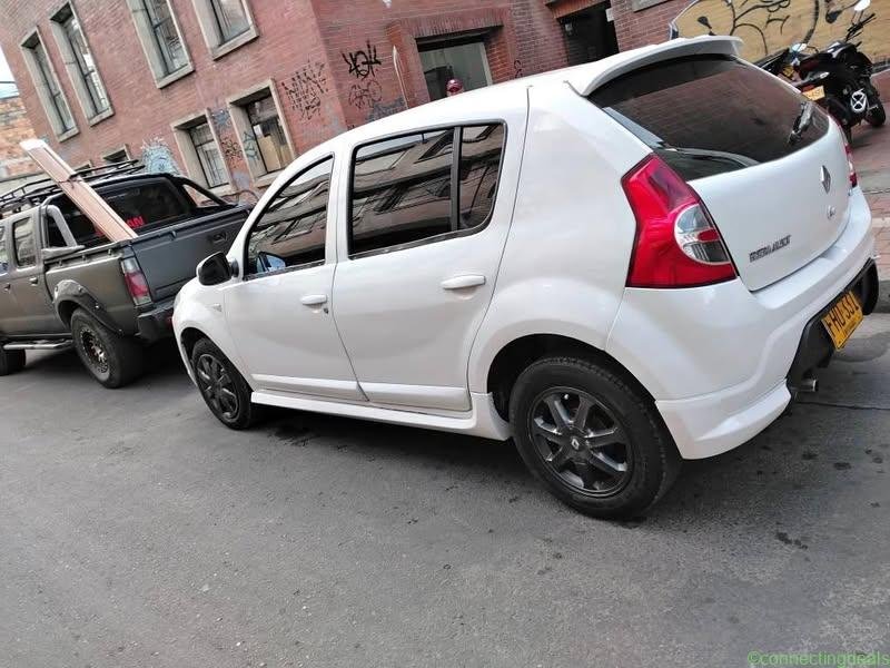 Ganga sandero GT Líne 2010 único precio 20 mill