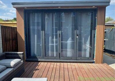 Free ad: Garden room / office in London. Garden room / office in London
