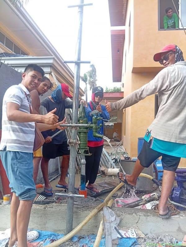 GUMAGAWA NG POSO / DRILLING AND PLUMBING WATER
