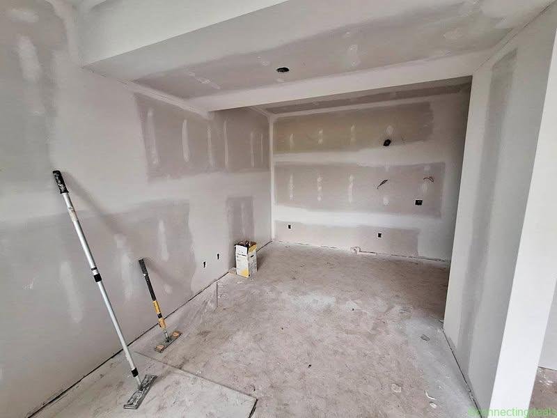 Handyman. Drywall. Repair. Mud. Painting