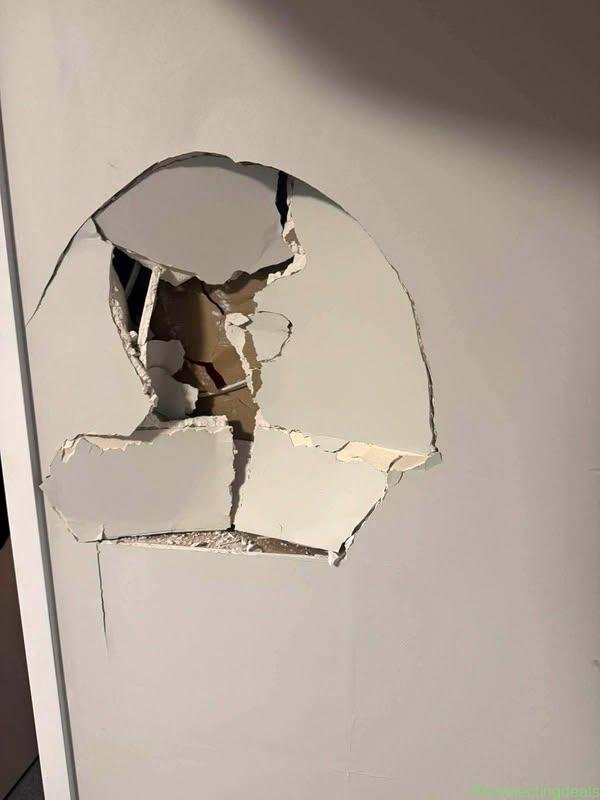 Handyman.Patch.plastering.repair