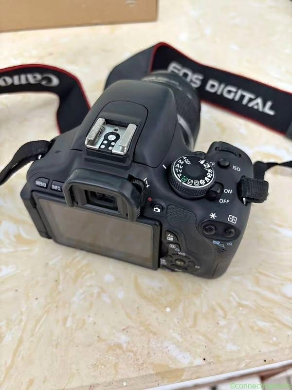 High-Resolution DSLR Camera with Advanced Features