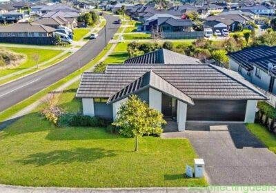 HOUSE FOR SALE in Auckland