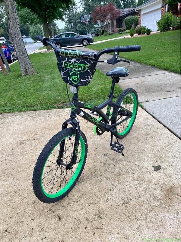 Huffy Decay kids bike- 20” wheels, single speed,