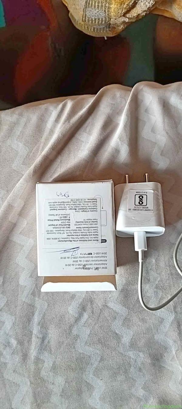 I phone charger box pack
