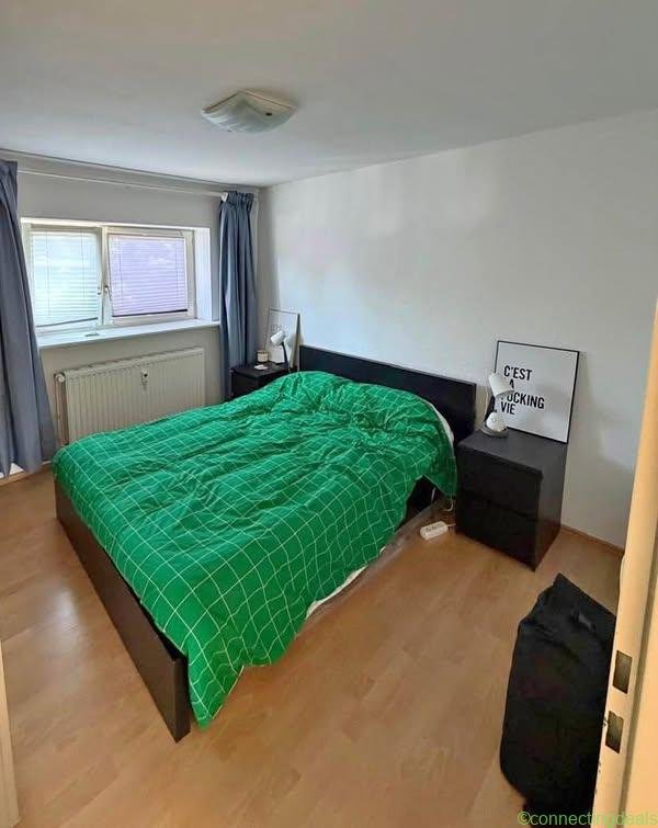 IKEA Malm Bett + JYSK Matratze + 2 Malm IKEA