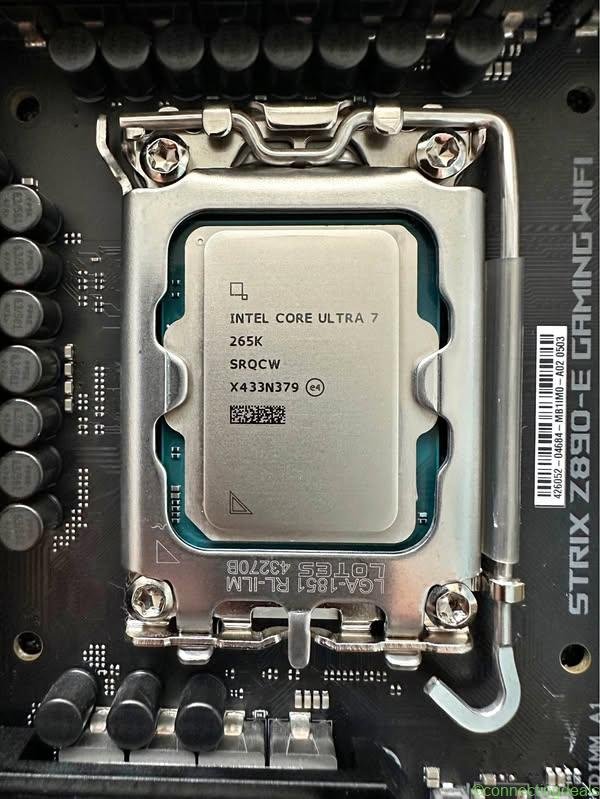Intel Core Ultra 7 265K Processor