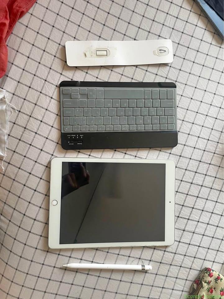 iPad 7generazione + Apple Pencil + tastiera