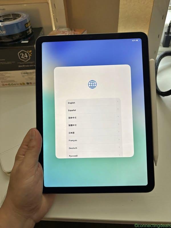 iPad Air 5th Gen, IPen and Magic keyboard