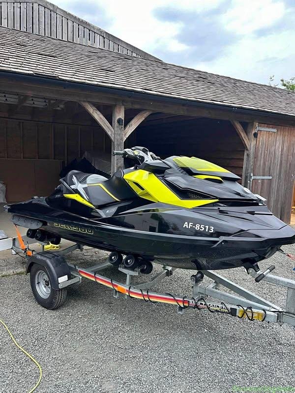 Jet ski