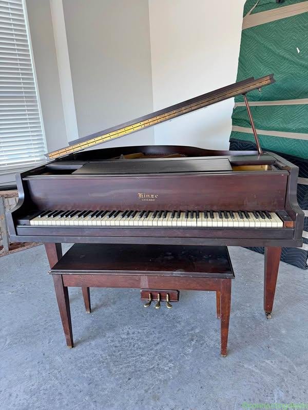 Kinze Chicago Baby Grand Piano