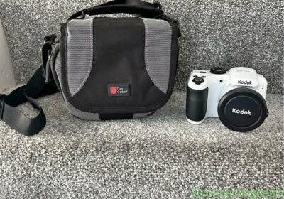 Kodak PixPro AZ252 digital camera with carry case in London