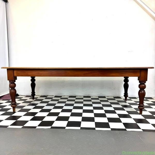 Large 10 Seater Solid Oak Dining Table on Turned