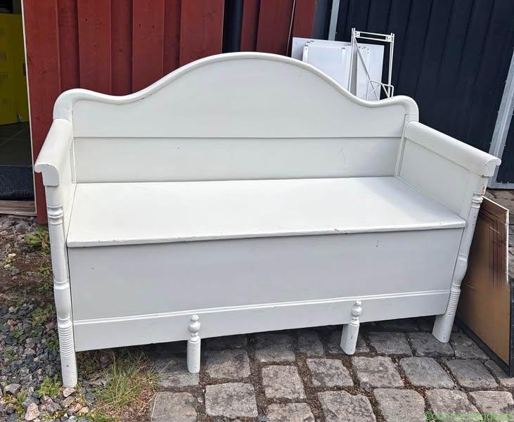 Liten träsoffa