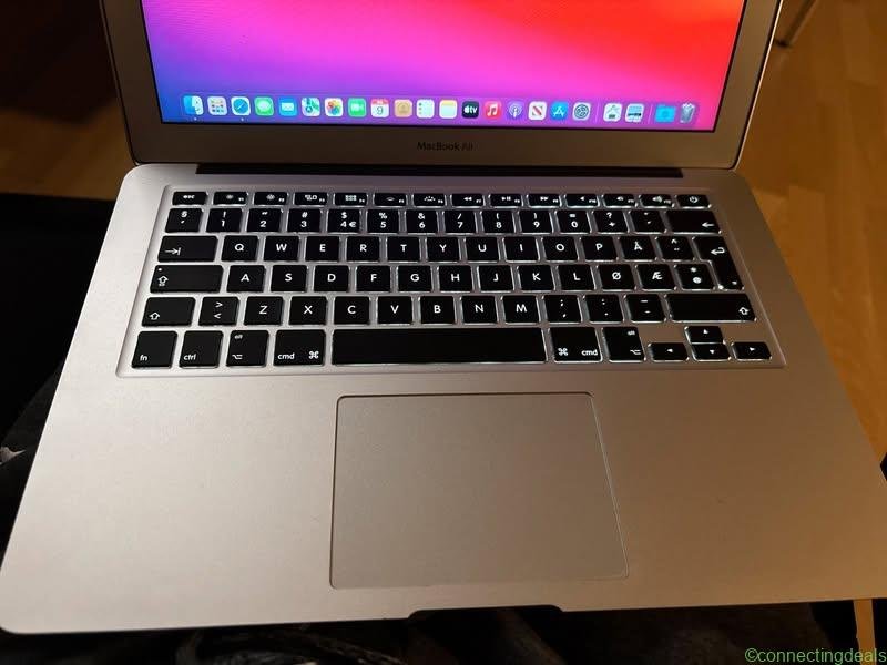 Macbook air 13 (2017) 8gb Ram 250gb ssd
