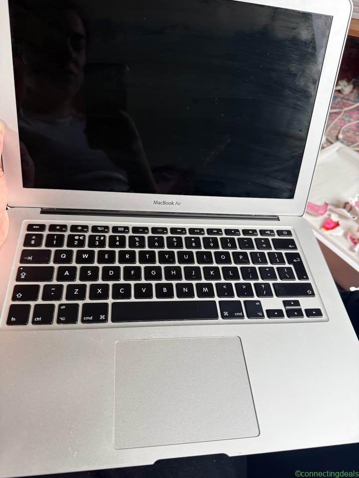 MacBook Air 13 inch (2015) 121GB