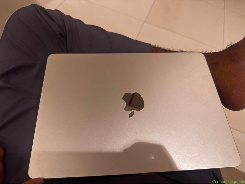 MACBOOK AIR M5