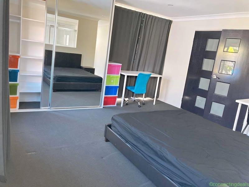 Master room with ensuite in Calamvale
