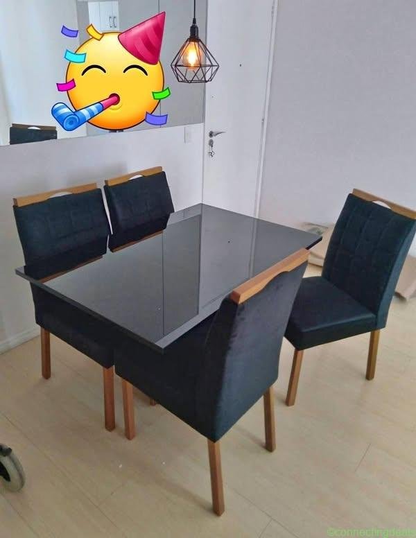 MESA DE JANTAR COM TAMPO DE VIDRO E 4 CADEIRAS NA