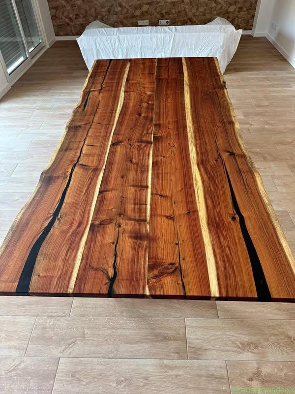 Mesas rústicas em prancha única. Mesa de jantar