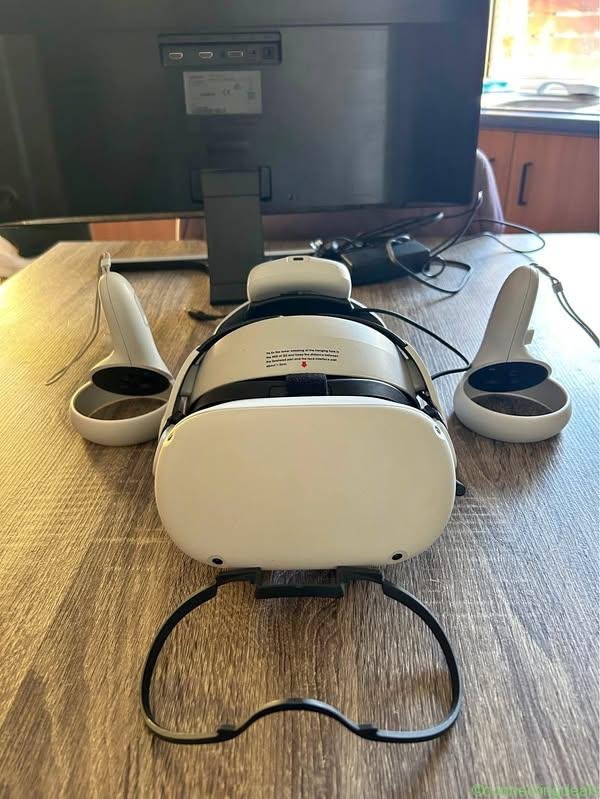 Meta Quest 2 w BoboVR M2 Headset