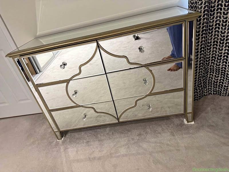 Mirrored chest of drawers