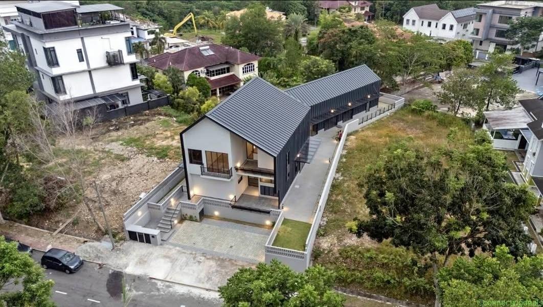 Modern Barn-Style Home, Monterez