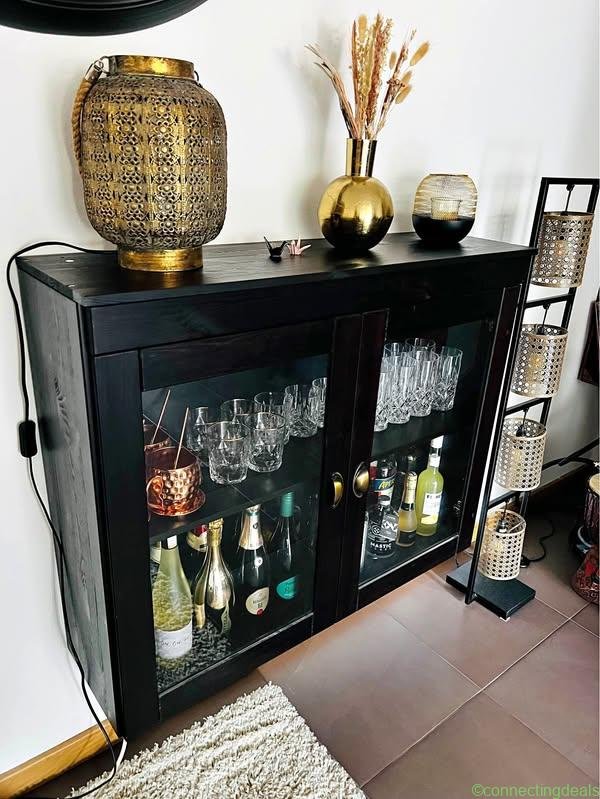 Moderne Hängevitrine / Hängeschrank mit Glastüren
