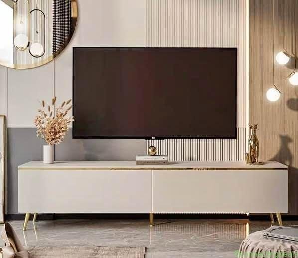 Modernes TV-Lowboard in Beige mit goldenen