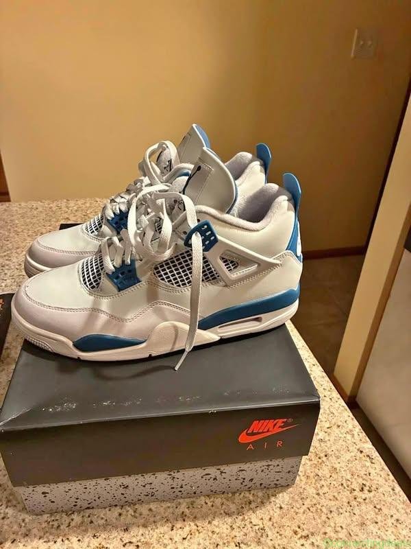 Nike Air Jordan 4 Retro