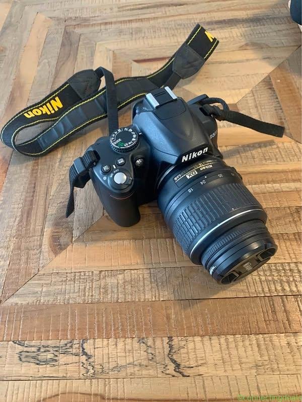 Nikon D3000 DSLR Camera with 18-55mm Lens and