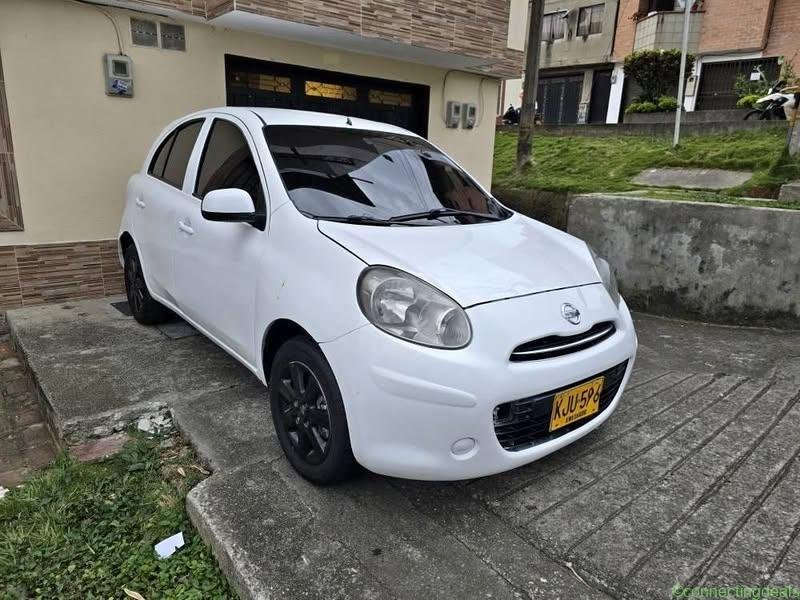 Nissan March 2012 salvamento