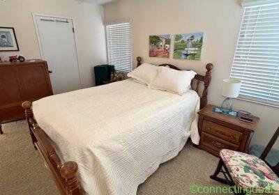 Free ad: Oak Wood Queen Bedroom Furniture Pieces in Fresno. Oak Wood Queen Bedroom Furniture Pieces in Fresno