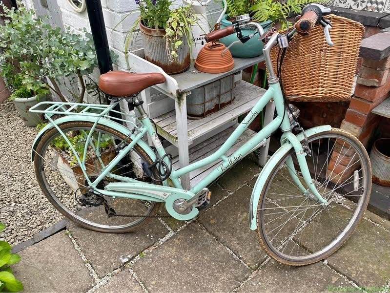 Pendleton Somerby hybrid bike Womens Mint Green